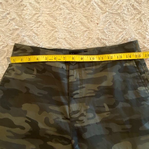 Sanctuary Commander Bermuda Short Little Hero Camo - Picture 6 of 11